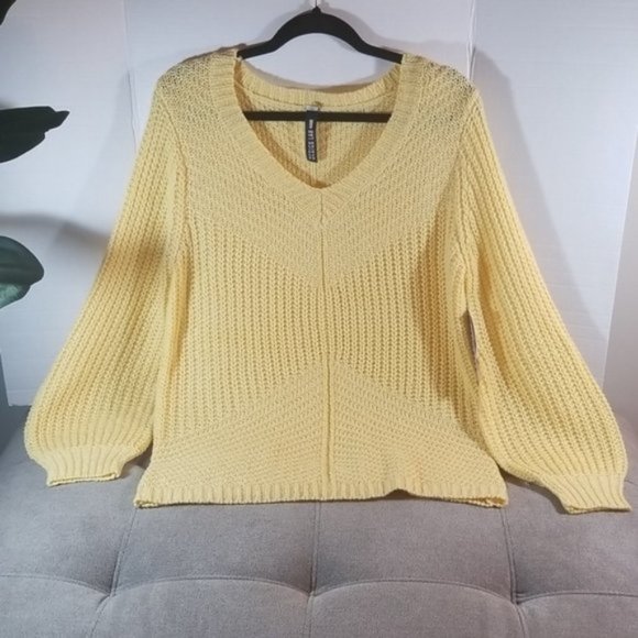 Design Lab Lord & Taylor Sweater - Picture 1 of 13